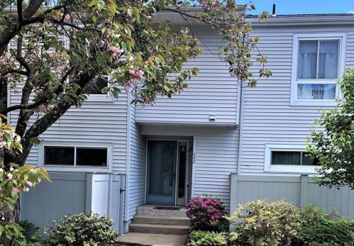 542 Oak Ave, Cheshire, CT 06410-3066