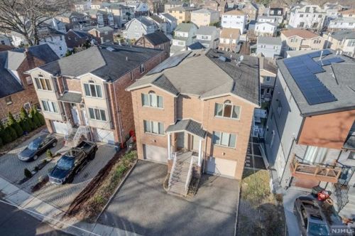 799 Fairview Ln, Cliffside Park, NJ 07010-2112