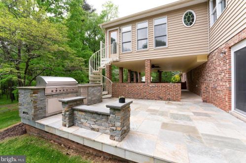 10085 Fox Hound Dr, Nokesville VA  20181-1431 exterior