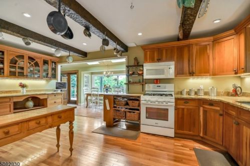 25 Darmstatter Rd, Skyline Lakes NJ  07456-1301 exterior