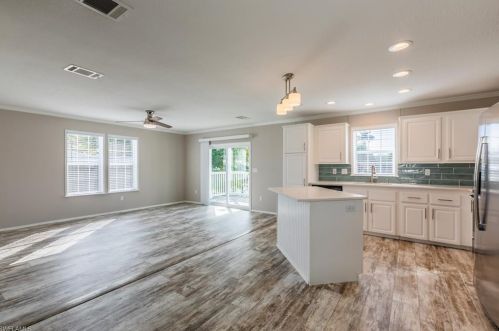 117 Cape Sable Dr, Naples, FL 34104-4116