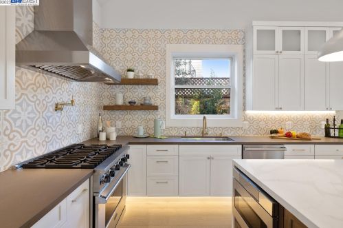 5926 Dover St, Oakland CA  94609-1426 exterior