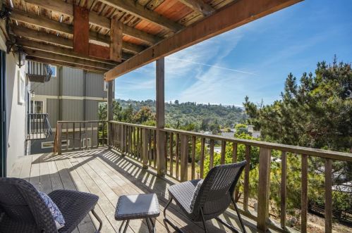 2622 Monserat Ave, Belmont CA  94002-1446 exterior