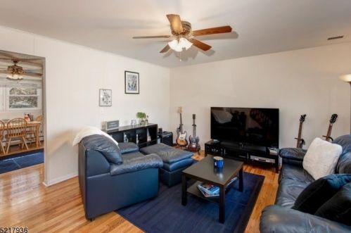 24 Serpentine Rd, Skyline Lakes NJ  07456-2521 exterior