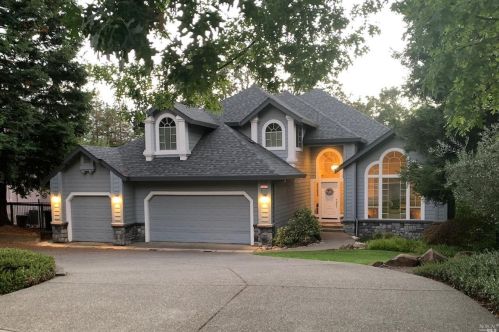 2227 Old Ranch Pl, Santa Rosa, CA 95405-8228