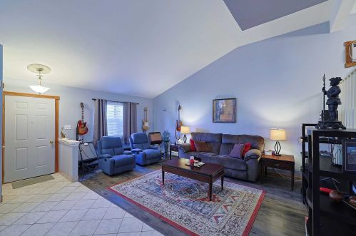 20 Hemlock Ct, Fishkill NY  12524-2618 exterior