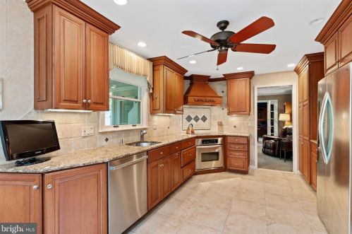3218 Bruce Dr, Dresher, PA 19025-1606