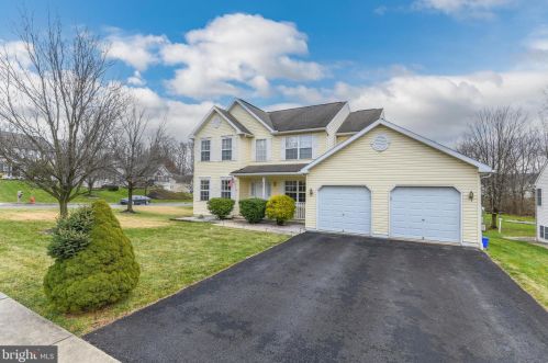 405 Colonial Ct, Blandon, PA 19510-9479