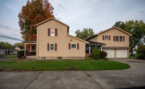 437 Line St, Hermitage PA  16150-1208 exterior