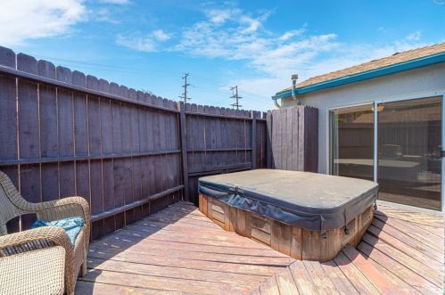 25420 Oak St, Lomita CA  90717-2216 exterior