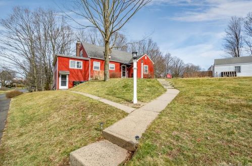 11 Peter Parley Row, Kensington CT  06037-3123 exterior