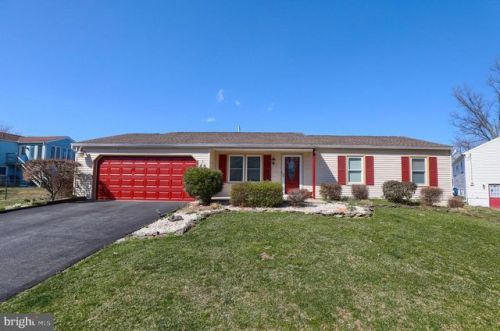 2761 Valley Dr, Lancaster, PA 17603-5974