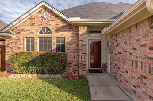 1016 Springhill Dr, Fort Worth, TX 76179-3453