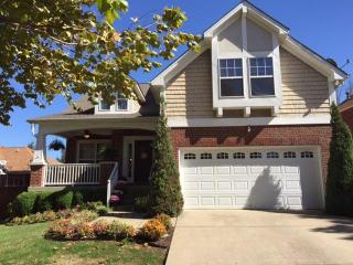 6805 Bridgewater Dr, Nashville, TN 37221-4430