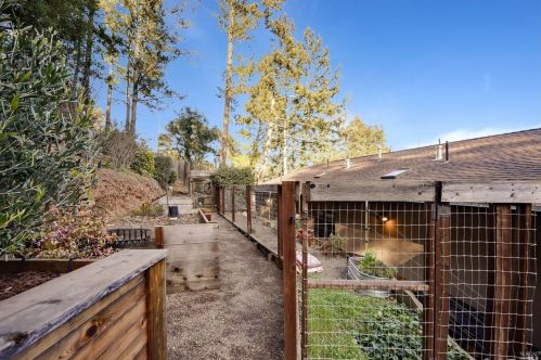 2387 Los Olivos Rd, Santa Rosa CA 95404-2015 exterior