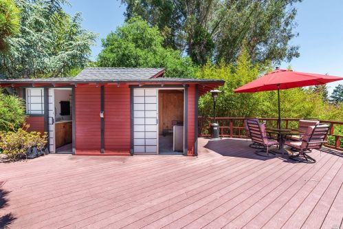 7190 Fircrest Ave, Sebastopol CA  95472-4430 exterior