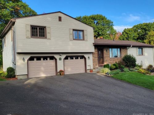 226 Juniper Ridge Dr, Waterbury CT  06708-1912 exterior
