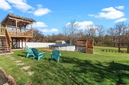 24 Somerset Dr, Washingtonville NY  10992-1372 exterior