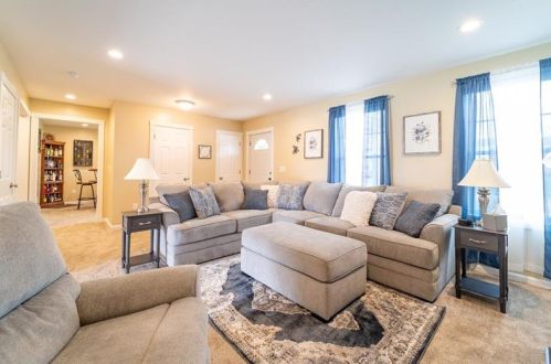 5268 Center Dr, Latrobe, PA 15650-2770