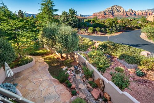 12 Linda Vis, Sedona AZ 86336-5067 exterior