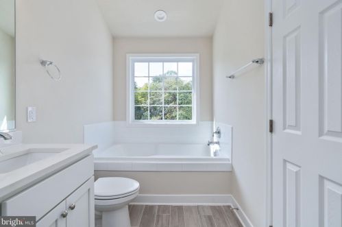 1010 Wicklow Dr, Fredericksburg VA  22401-2722 exterior