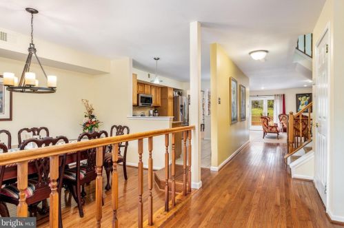 18 Sturbridge Ln, Wayne, PA