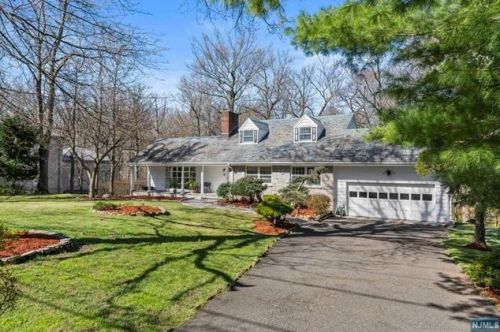 22 Lane Dr, Englewood, NJ 07631-3733