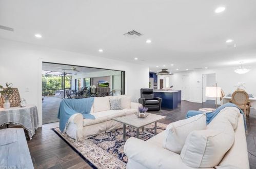 1905 Imperial Golf Course Blvd, Naples FL  34110-1007 exterior