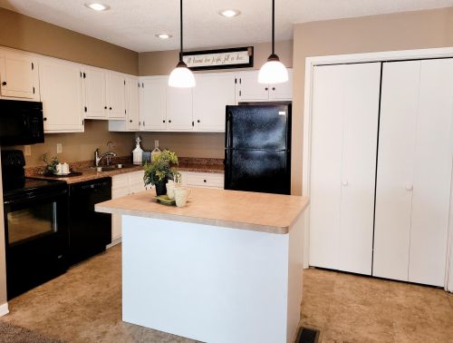 3025 1st Ave, Willmar MN 56201-2301 exterior