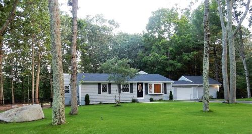 30 Highwood Dr, Coventry RI  02816-8209 exterior