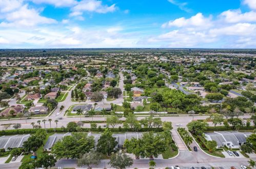 104 Sunshine Blvd, West Palm Beach FL  33411-1208 exterior