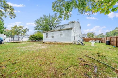 60 Locust St, Central Islip NY  11722-3126 exterior