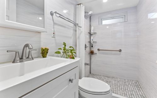 15 Grayley Pl, Huntington Station NY  11746-3112 exterior