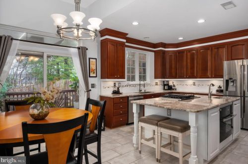 7226 Lyndam Hill Cir, Lorton VA  22079-4509 exterior