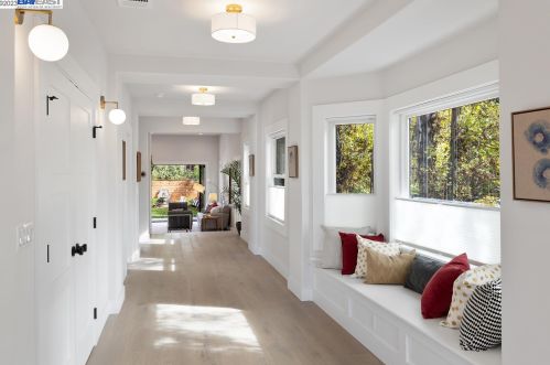 5926 Dover St, Oakland CA  94609-1426 exterior