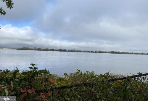 25 Riverview Ave, West Deptford, NJ 08066-2254