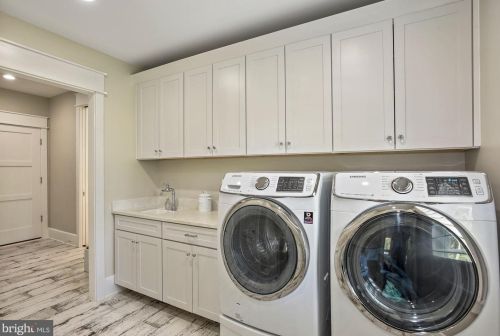 1044 Manning St, Great Falls VA  22066-1922 exterior