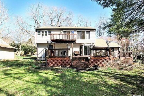 508 Wolf Hill Rd, Huntington Station NY  11746-5725 exterior