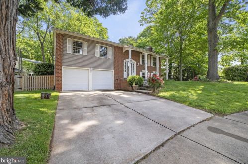8800 Hayload Ct, Springfield VA  22153-1211 exterior