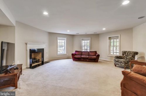 19228 Charandy Dr, Leesburg VA 20175-7215 exterior