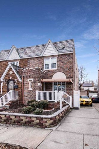 9434 241st St, Floral Park, NY 11001-3831