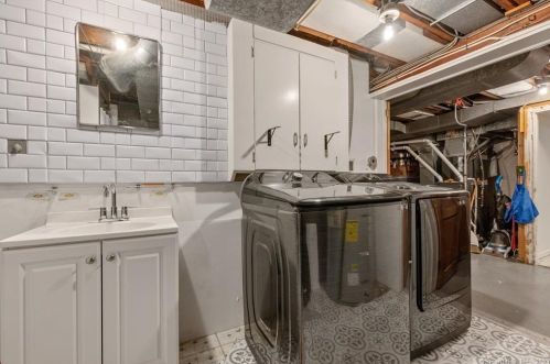 64 Turnbull Rd, Manchester CT  06042-2833 exterior