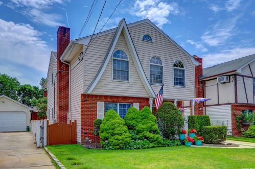396 Tulip Ave, Floral Park, NY 11001-2836