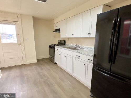 565 Pershing Ave, Lancaster PA  17602-4369 exterior