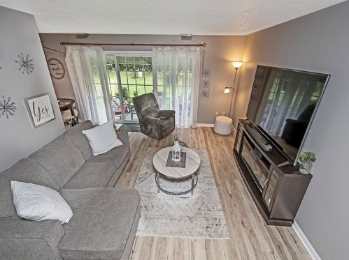 305 Canterbury Ct, Oakmont PA  15139-1177 exterior