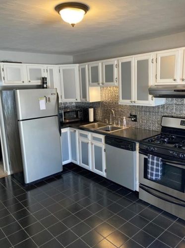1142 Hartford Ave, Providence, RI 02919-7111