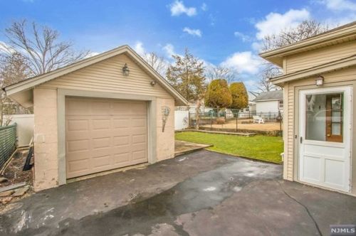 491 James St, N Milford NJ  07646-1023 exterior