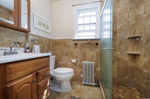 47 Alexine Ave, East Rockaway NY  11518-1515 exterior