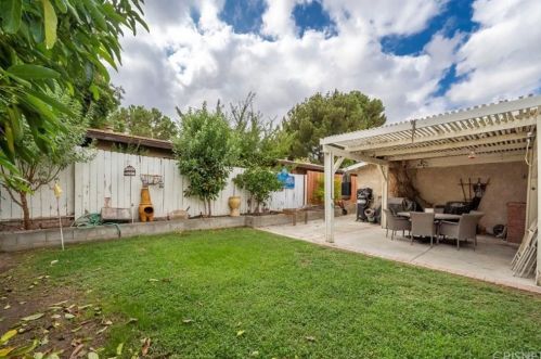 27546 Jasper Way, Santa Clarita CA  91384-3162 exterior