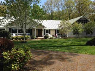 128 Honeysuckle Ln, Waverly, TN 37185-3328